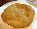 「プーリー（フライパンで作るネパールの揚げパン）」